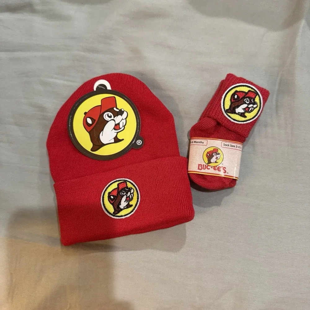 Buc-ee's Baby Red Knit‎ Cap Hat Socks Set Newborn 0-6M NWT